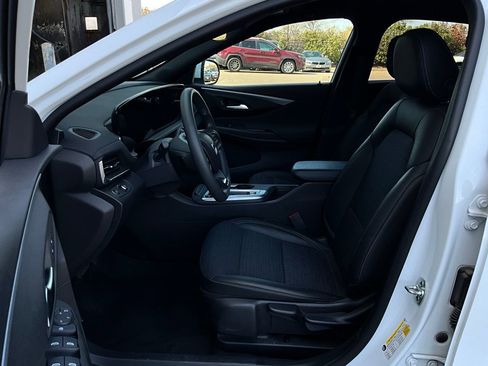 Used 2025 Buick Envista Preferred image 10