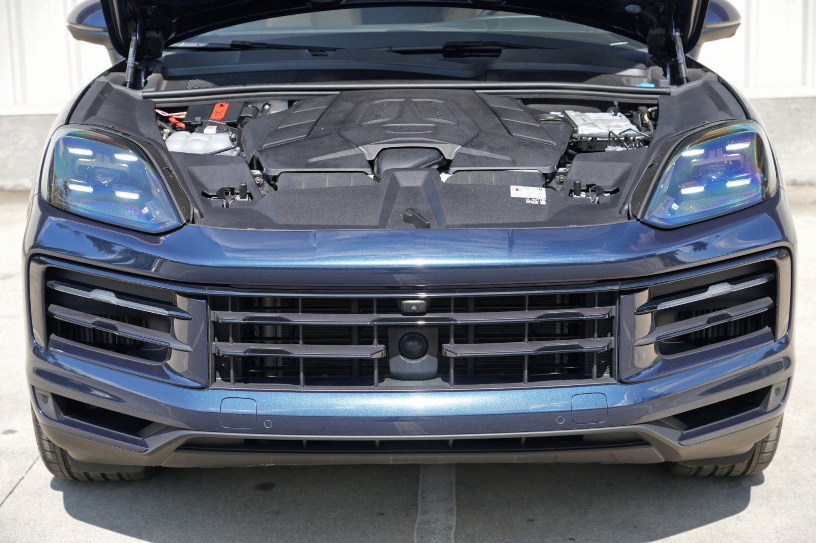 Used 2024 Porsche Cayenne AWD/4WD image 8