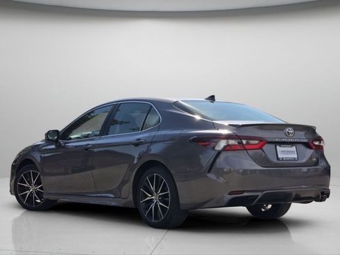 Used 2024 Toyota Camry SE w/ Cold Weather Package FWD image 19