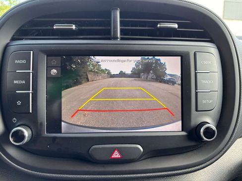 Used 2025 Kia Soul LX w/ LX Technology Package FWD image 23