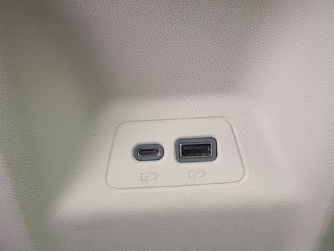 Certified 2021 Buick Envision Essence w/ Technology Package I image 23