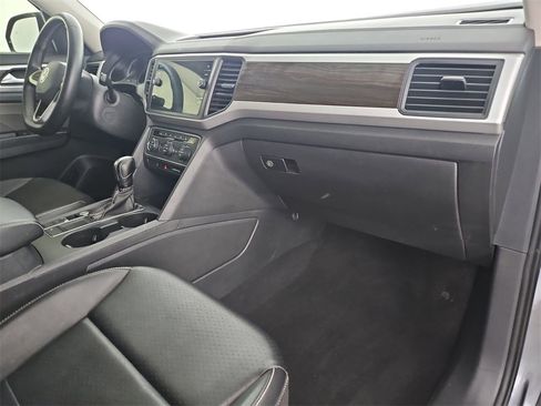 Used 2021 Volkswagen Atlas SE w/ Panoramic Sunroof Package image 35