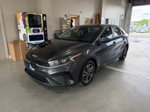 Used 2024 Kia Forte LXS FWD image 2