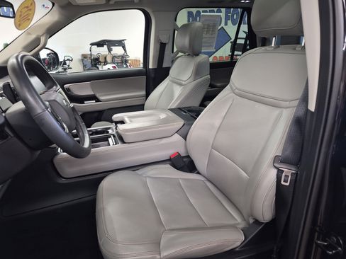 Used 2025 Ford Expedition Max Active AWD/4WD image 11