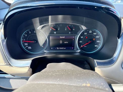 Used 2022 Chevrolet Traverse LT image 15