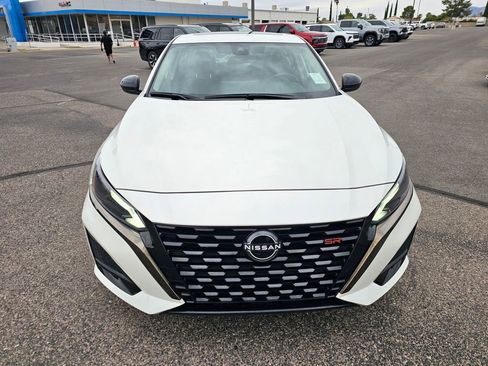 Used 2023 Nissan Altima 2.5 SR w/ SR Premium Package FWD image 8