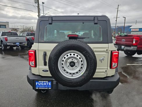 New 2025 Ford Bronco Base image 4