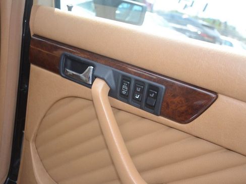 Used 1991 Mercedes-Benz 560 SEL image 21