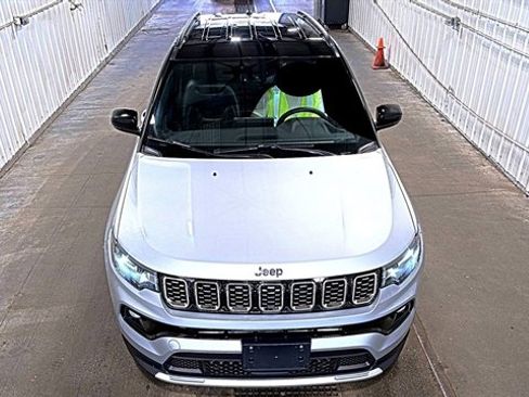 Used 2025 Jeep Compass Limited AWD/4WD image 2