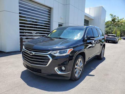 Used 2019 Chevrolet Traverse Premier w/ Driver Confidence II Package FWD image 2
