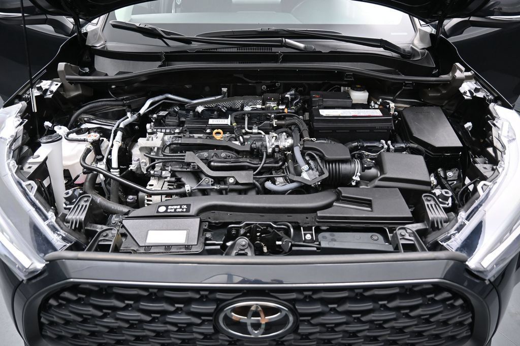 Used 2025 Toyota Corolla Cross LE FWD image 33