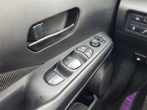 Used 2020 Nissan Kicks S image 25