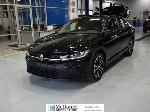 Used 2025 Volkswagen Jetta Sport image 1