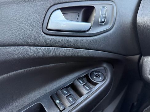 Used 2017 Ford Escape SE image 26