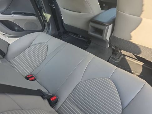 Used 2019 Toyota Camry SE w/ Convenience Package FWD image 12