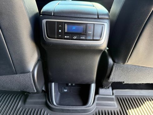 Used 2019 Toyota Highlander SE AWD/4WD image 37