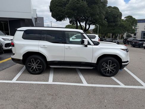 Certified 2025 Lexus GX 550 w/ Accessory Package (2T) AWD/4WD image 4