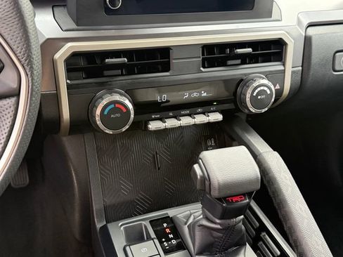 Used 2026 Toyota Tacoma TRD Off-Road AWD/4WD image 17