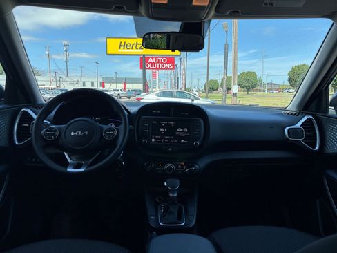 Used 2025 Kia Soul LX w/ LX Technology Package FWD image 31