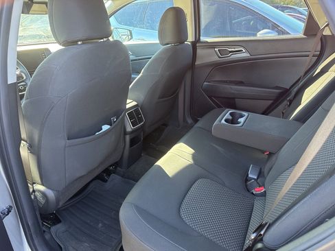 Used 2023 Kia Sportage LX image 6