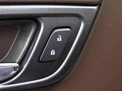 Used 2015 Chevrolet Suburban LTZ AWD/4WD image 16