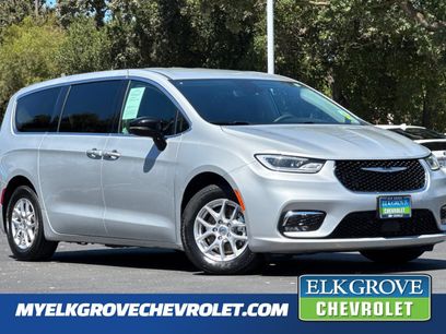Used 2024 Chrysler Pacifica Touring-L