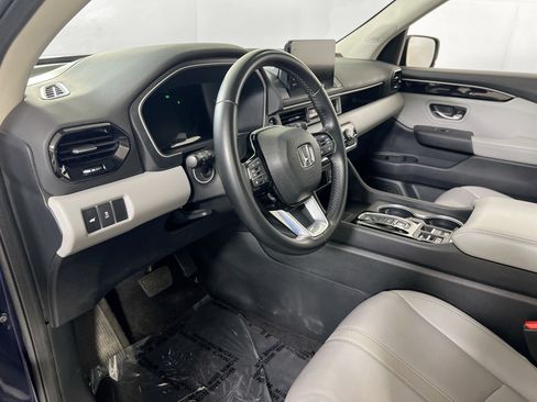 Used 2024 Honda Pilot Touring image 9