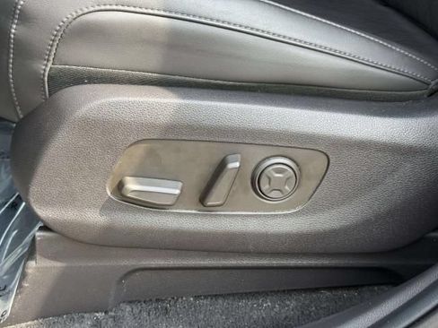 Used 2026 Kia Carnival FWD image 11
