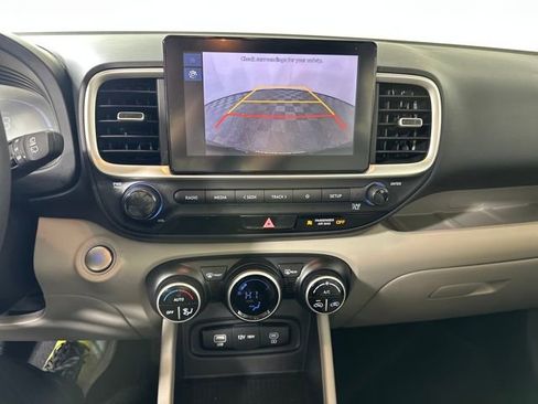 Certified 2024 Hyundai Venue SEL image 22
