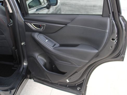 Used 2019 Subaru Forester Premium image 9