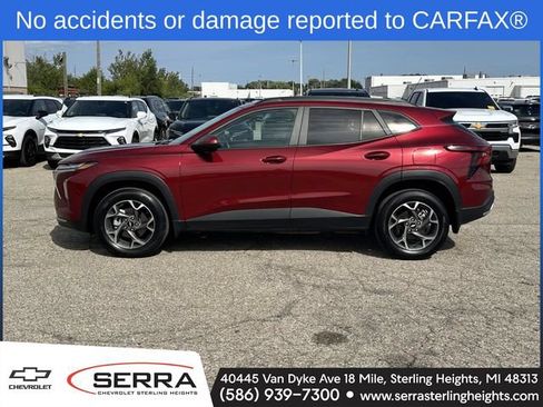 Used 2025 Chevrolet Trax LT w/ Driver Confidence Package FWD image 2