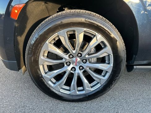 Used 2021 GMC Yukon Denali w/ Denali Premium Package image 9