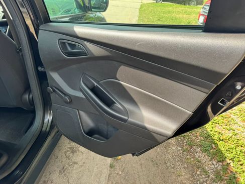 Used 2016 Ford Focus S FWD image 21