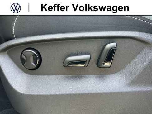 New 2026 Volkswagen Atlas SE FWD image 13