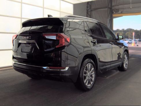 Used 2023 GMC Terrain SLT FWD image 2