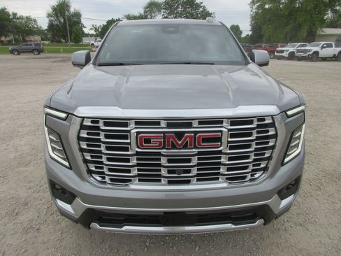 New 2026 GMC Yukon XL Denali w/ Denali Reserve Package AWD/4WD image 10