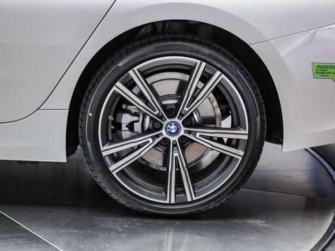 Certified 2022 BMW 330e w/ Convenience Package image 11