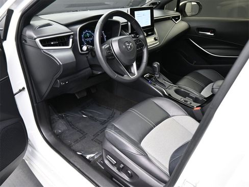 Used 2024 Toyota Corolla XSE image 2
