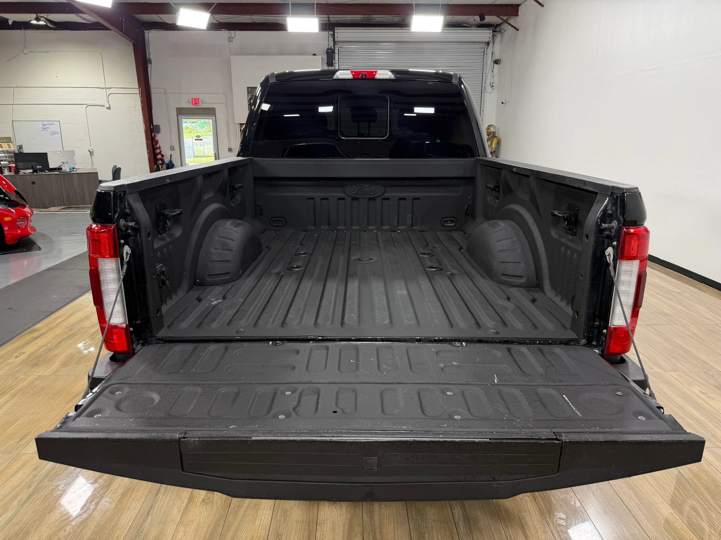 Used 2019 Ford F250 Platinum w/ Platinum Ultimate Package AWD/4WD image 9