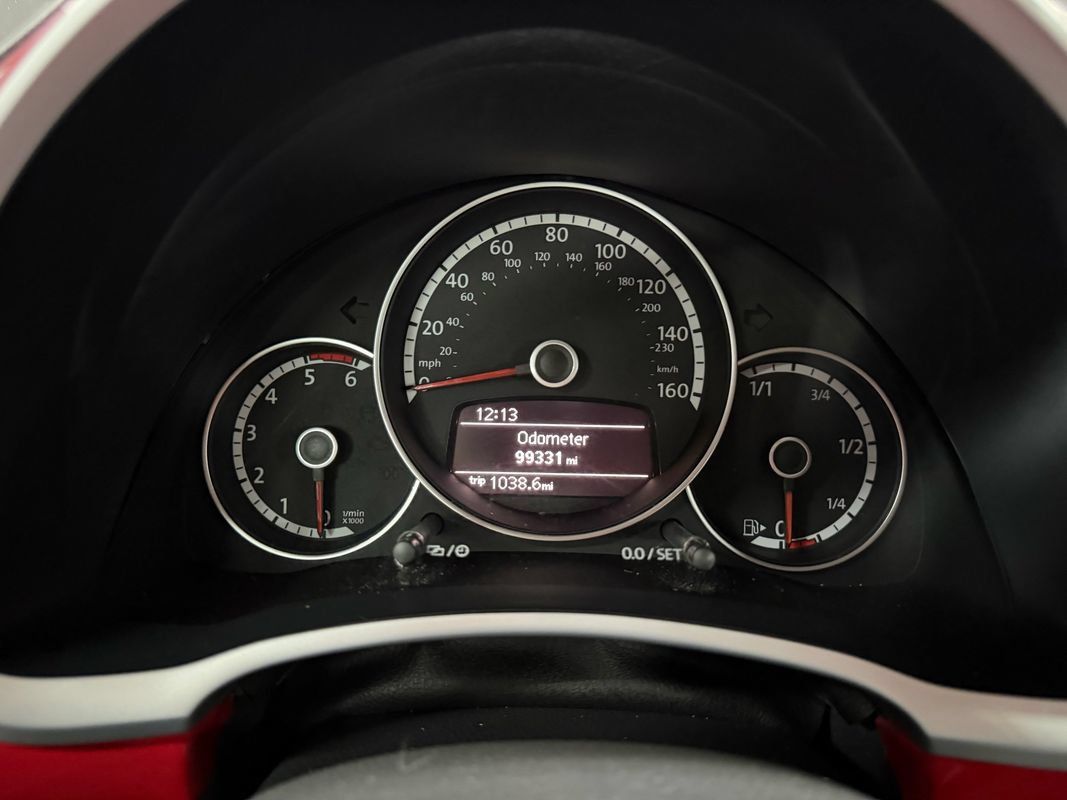 Used 2013 Volkswagen Beetle TDI FWD image 21