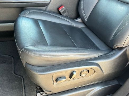 Used 2023 Chevrolet Suburban Z71 image 14