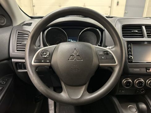 Used 2020 Mitsubishi Outlander Sport ES FWD image 17
