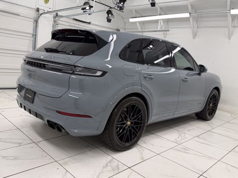 Certified 2025 Porsche Cayenne GTS AWD/4WD image 11