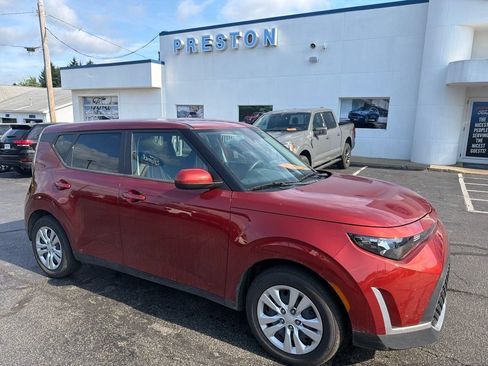 Used 2023 Kia Soul LX FWD image 2