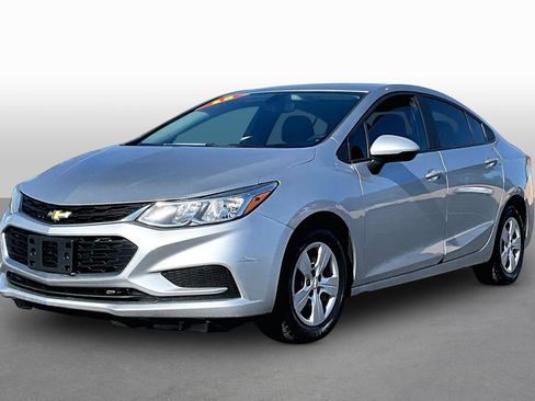 Used 2018 Chevrolet Cruze LS FWD image 1