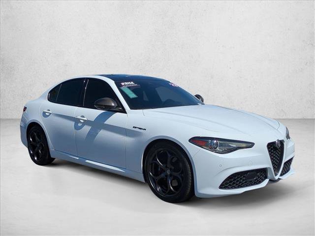 Used 2023 Alfa Romeo Giulia Estrema RWD image 3