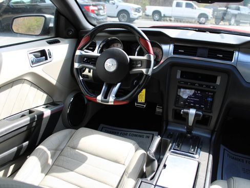 Used 2010 Ford Mustang GT RWD image 15