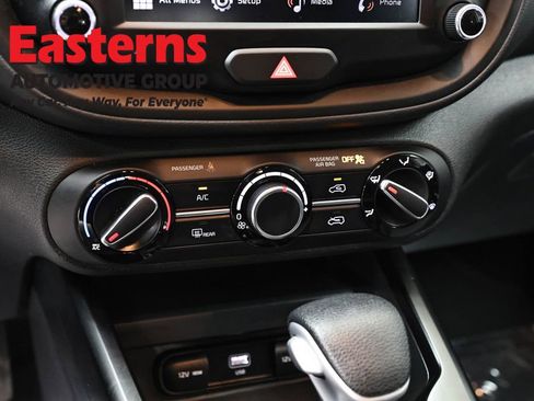 Used 2025 Kia Soul LX w/ LX Technology Package FWD image 20