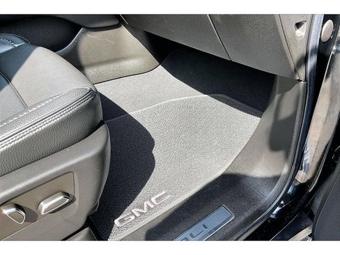 Used 2022 GMC Yukon XL Denali AWD/4WD image 46