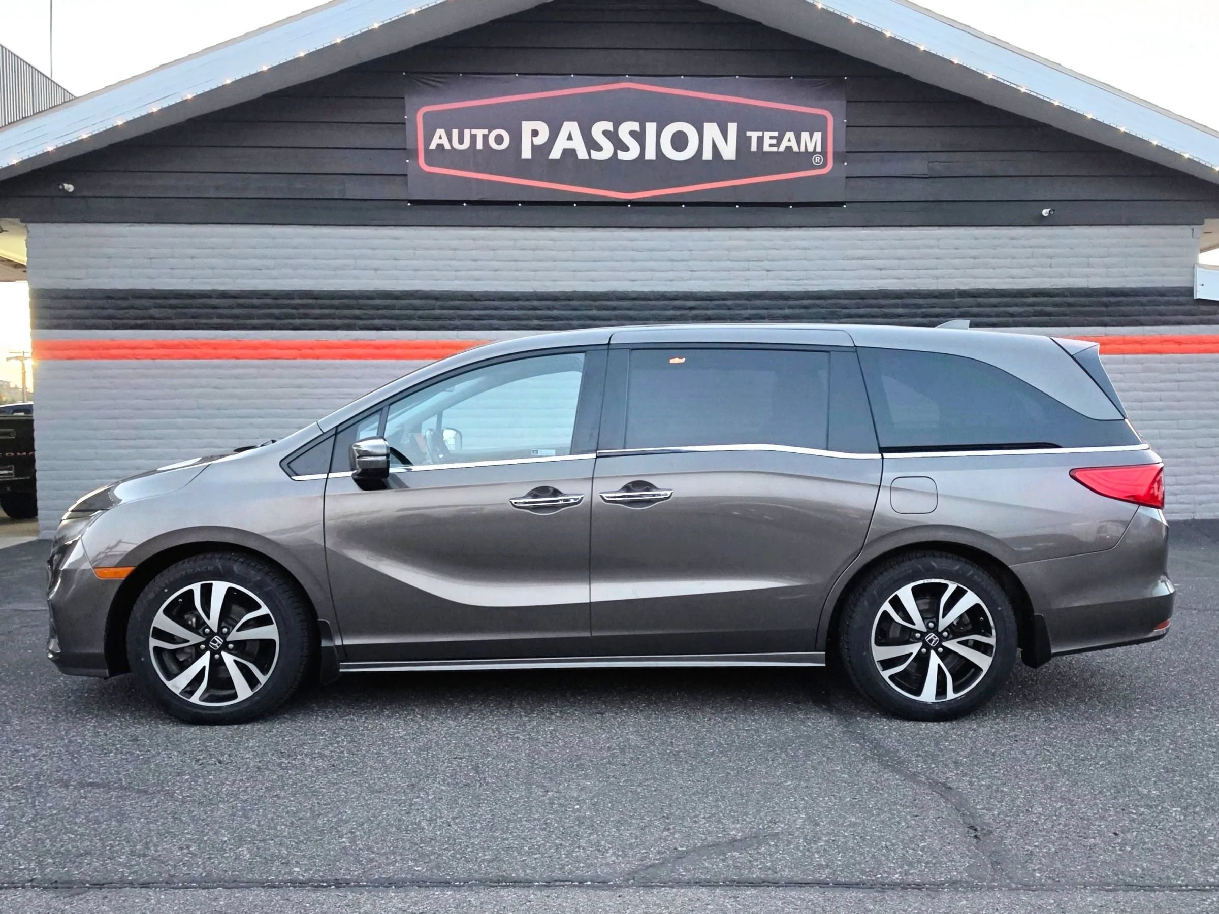 Used 2019 Honda Odyssey Elite image 2